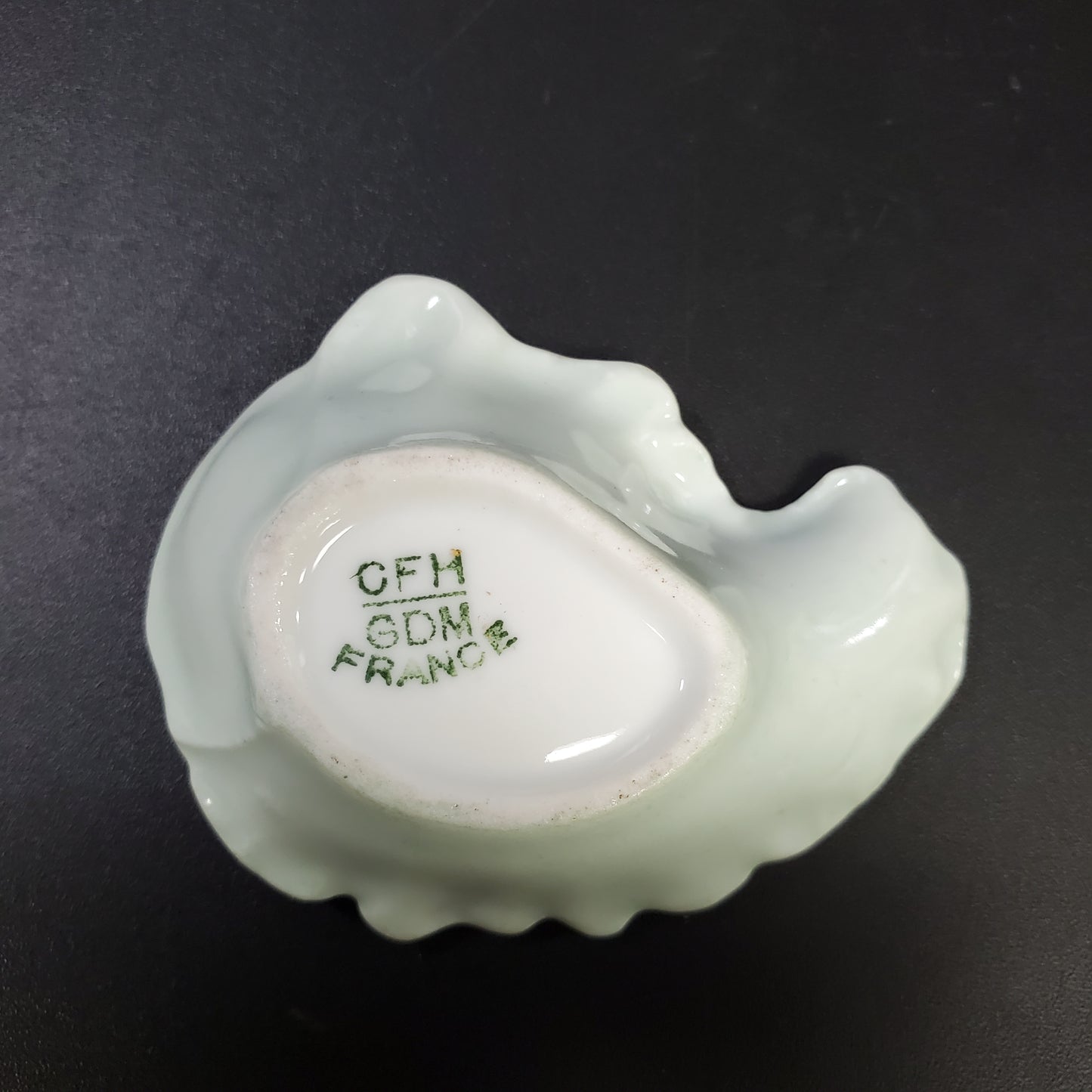 French Oyster Shaped Salt Cellar in White Porcelain with Gold Trim Charles F. Haviland/GDM Limoges