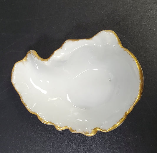 French Oyster Shaped Salt Cellar in White Porcelain with Gold Trim Charles F. Haviland/GDM Limoges