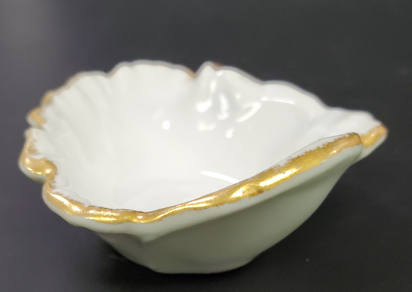 French Oyster Shaped Salt Cellar in White Porcelain with Gold Trim Charles F. Haviland/GDM Limoges