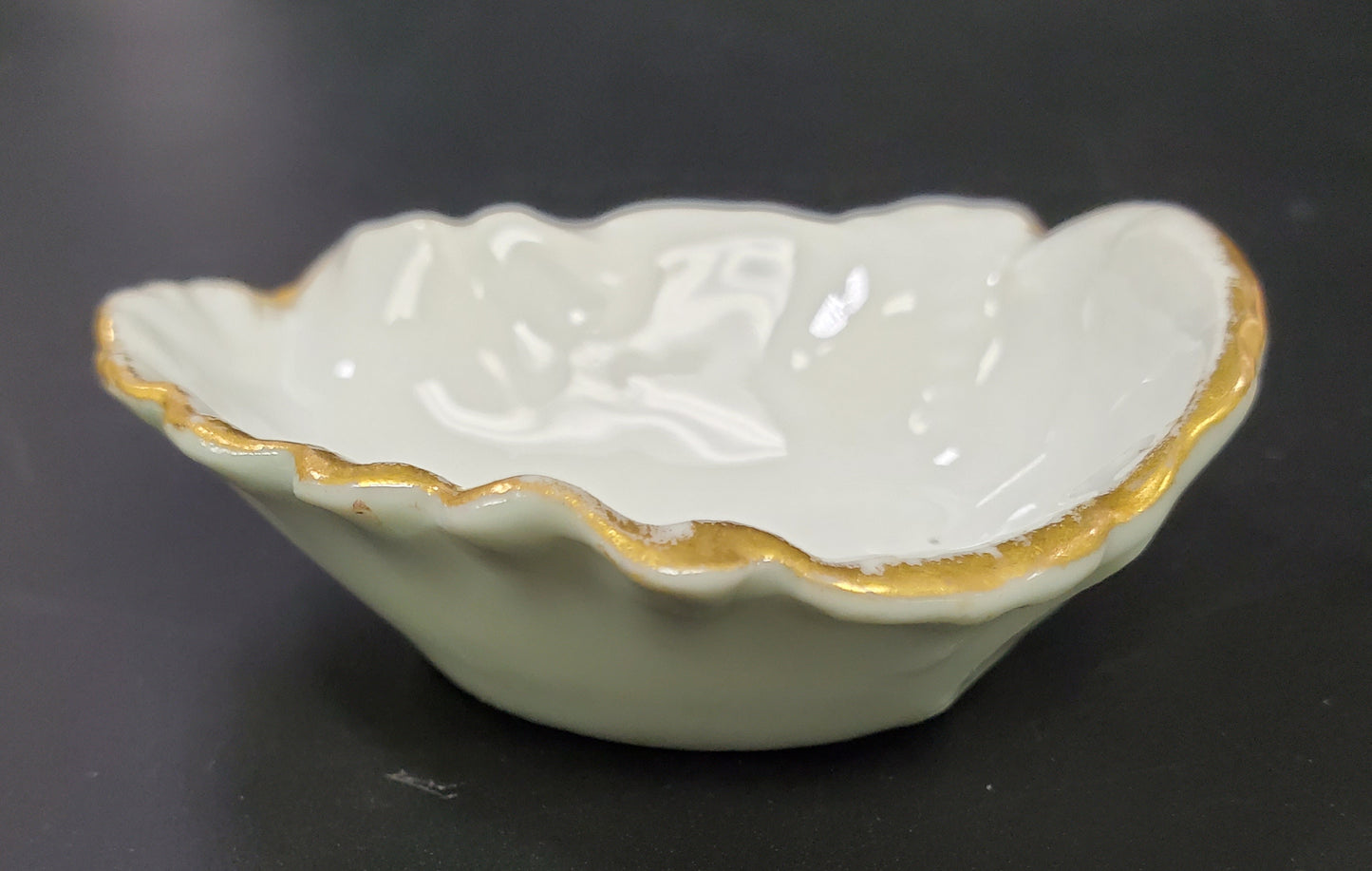 French Oyster Shaped Salt Cellar in White Porcelain with Gold Trim Charles F. Haviland/GDM Limoges